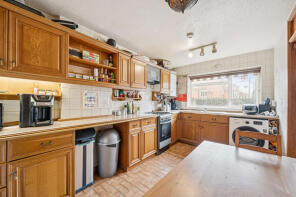 37, Thornbury Close, Hackney, London N16 8UX