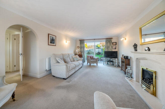 1382742-6-691deee...