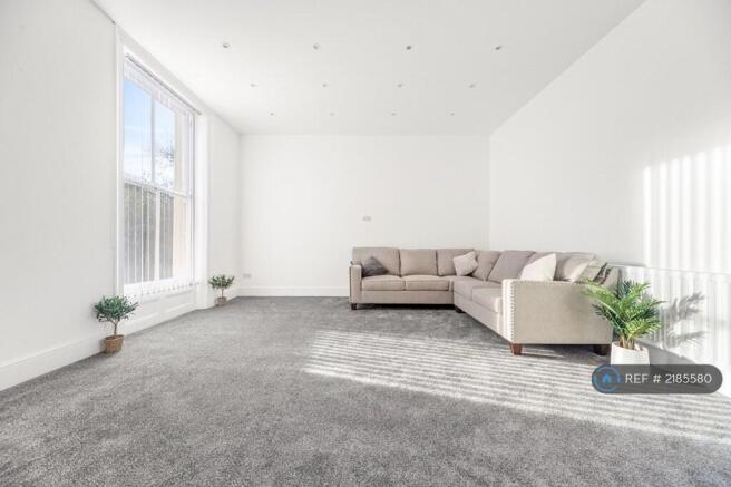 2 bed Flat to rent Image 7