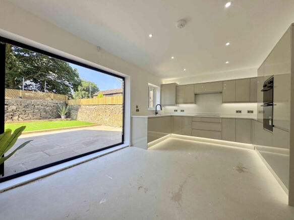 4 bed Town House for sale Image 6