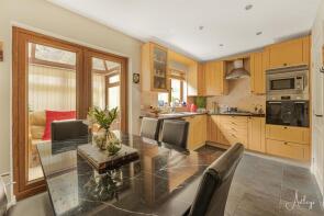 12, Maes Sant Teilo, Llangyfelach, Swansea SA5 7HF
