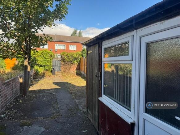 2 bed Terraced to rent Image 5