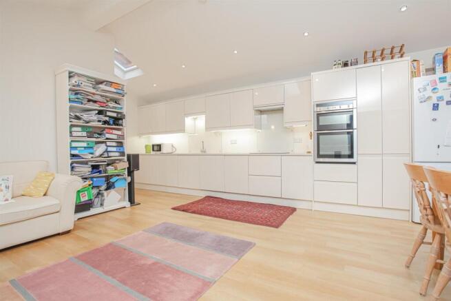 Kitchen 3.jpg