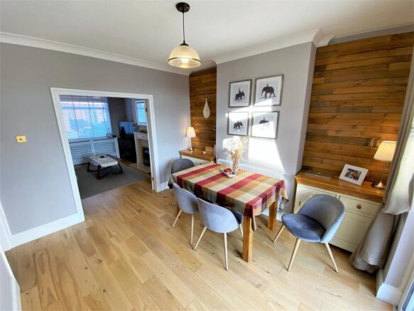 Dining Room Through To Lounge 922