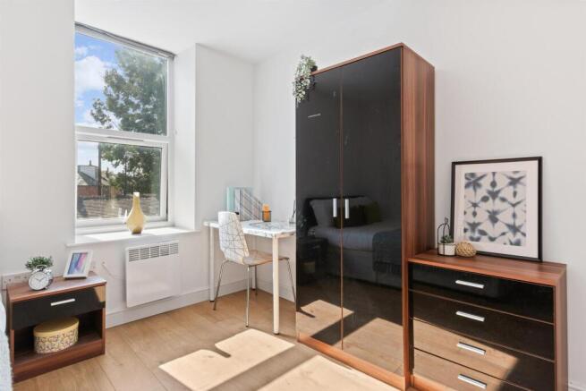 3 bed Flat to rent Image 8