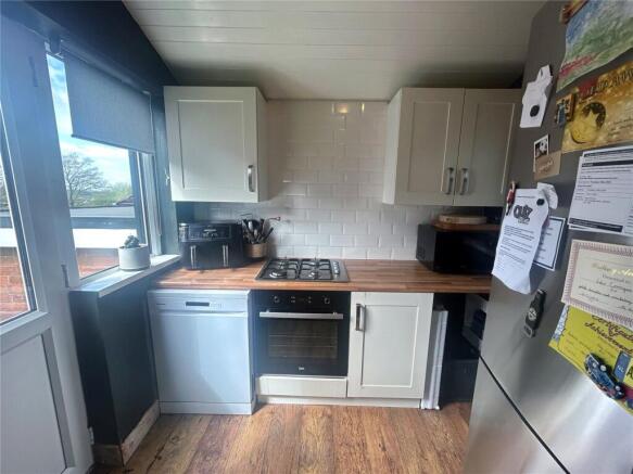 3 bed Semi-Detached for sale Image 10