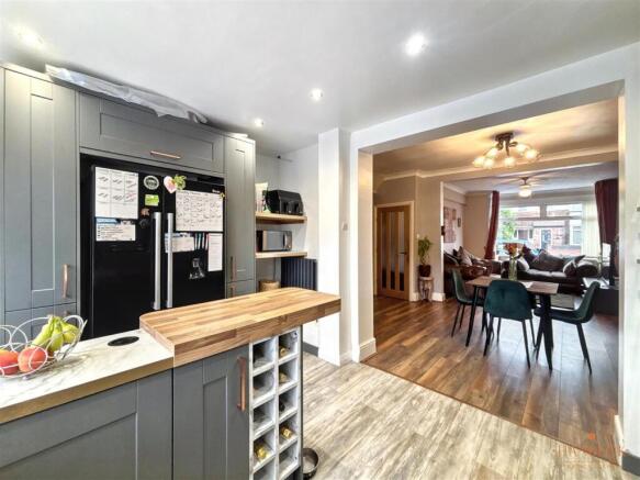 3 bed Terraced for sale Image 8