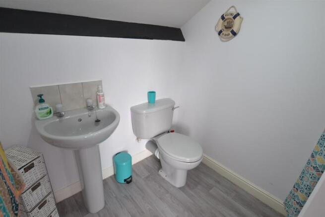 EN SUITE SHOWER ROOM