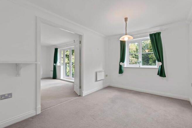 2 bed Flat for sale Image 7