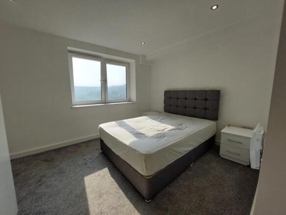 2 bed Apartment to rent Image 4