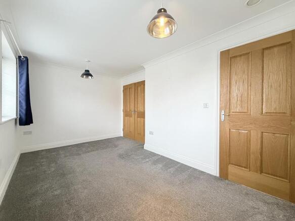 4 bed End of Terrace to rent Image 12