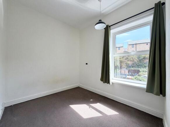 3 bed Terraced to rent Image 9