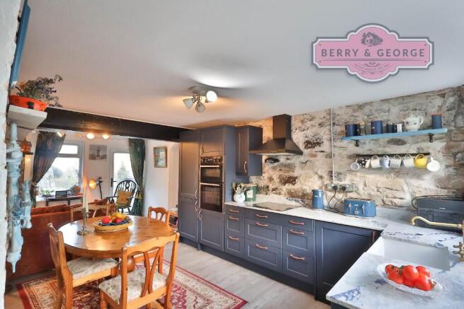 KITCHEN /FAMILY ROOM