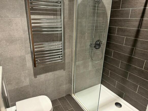 2 bed Penthouse to rent Image 5