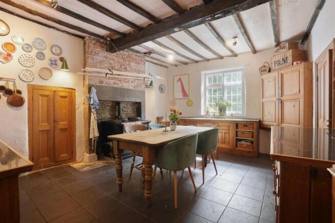 4 bed House for sale Image 6
