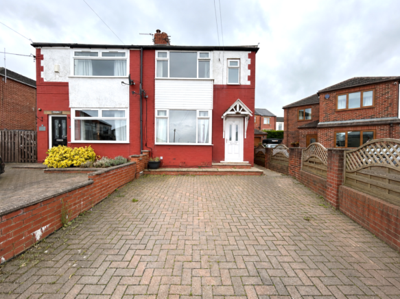 3-bed semi-detached on Sunnyside Avenue, Roberttown, Liversedge, WF15 7NW, £190,000