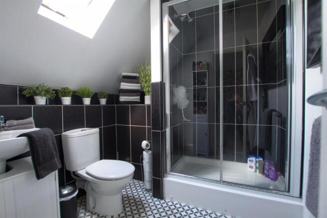 4 bed House for sale Image 10