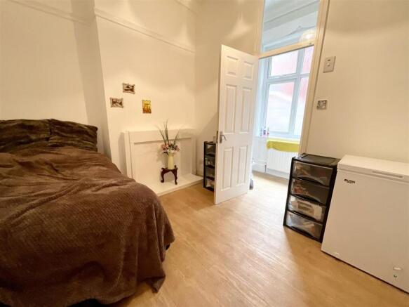 5 bed House for sale Image 12
