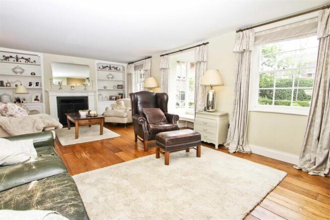 Living room.3.JPG
