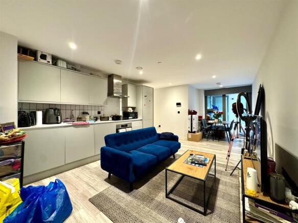 Kitchen and lounge pic 2.jpeg
