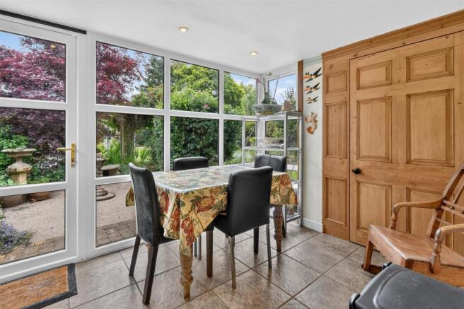 5 bed Detached for sale Image 5