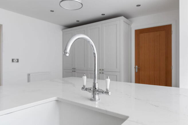4 bed Detached for sale Image 6