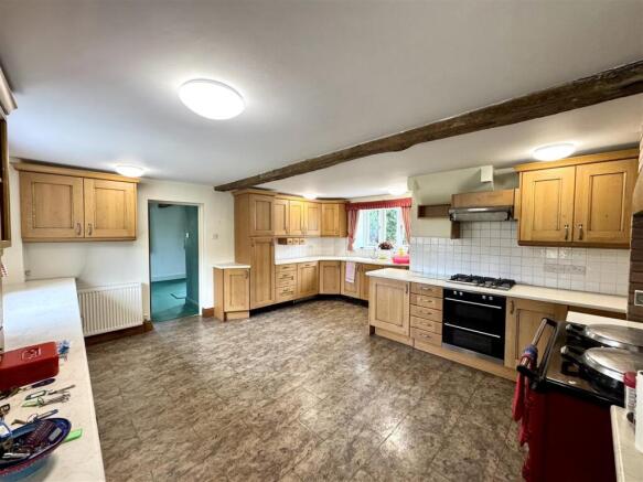 KITCHEN/BREAKFAST ROOM