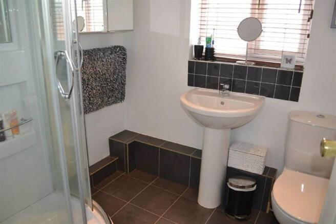 EN-SUITE SHOWER ROOM