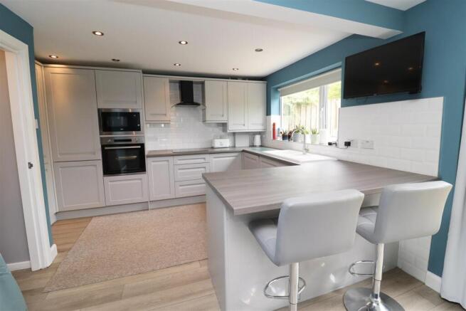 4 bed Detached for sale Image 4