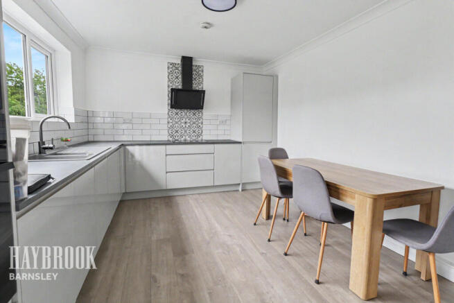 3 bed Semi-Detached for sale Image 4