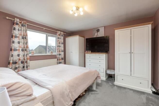 3 bed Semi-Detached for sale Image 9