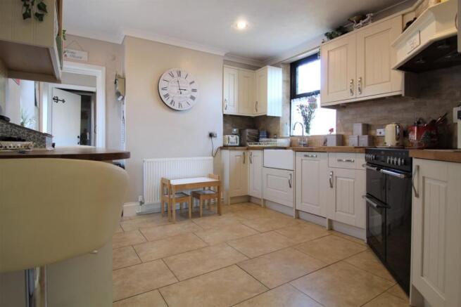 Kitchen/ Breakfast Room