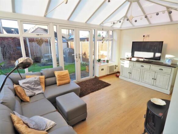 Generous Conservatory & Sitting Area 721