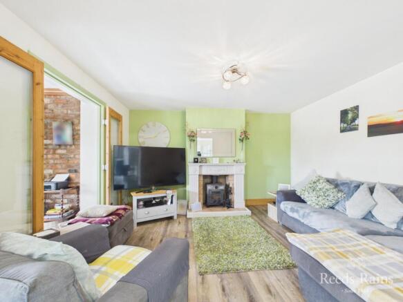 3 bed Semi-Detached for sale Image 6