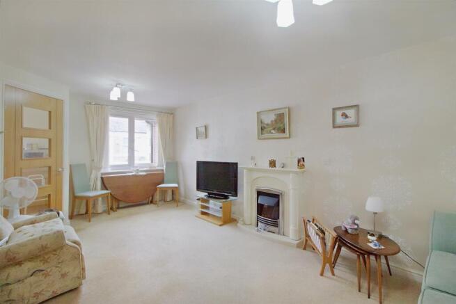 Living/Dining Room:
