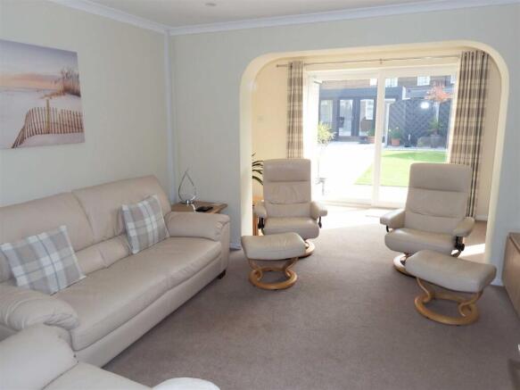 Bawdsey Close, Stevenage, Hertfordshire, SG1 photo 4