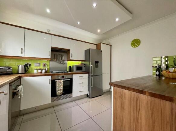 Kitchen B'fast Room