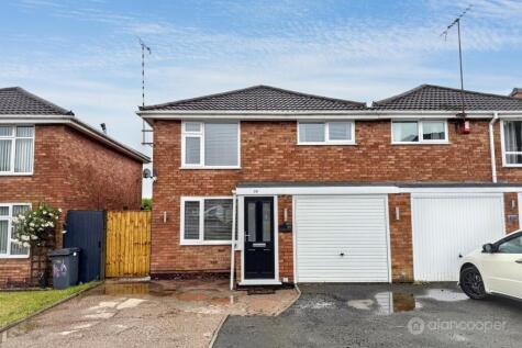 Somerset Drive, Lindley Park, Nuneaton, CV10 8DD