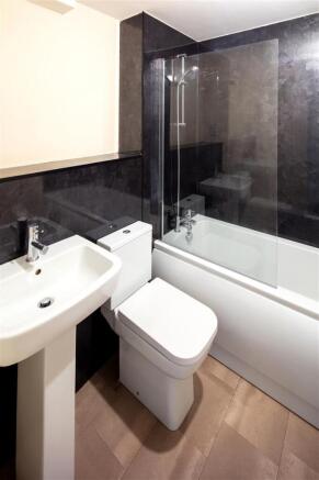 2 bed Apartment to rent Image 4