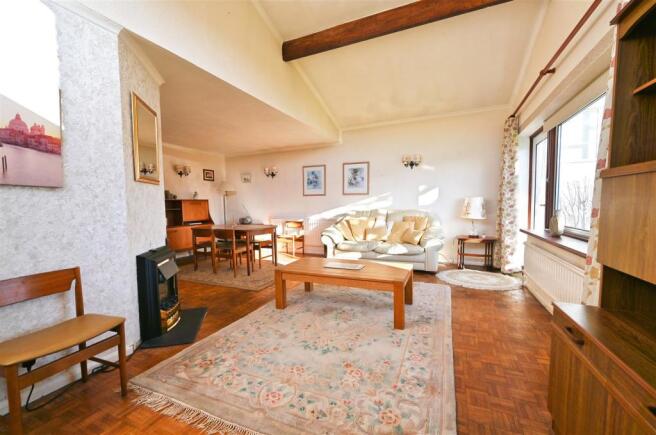 Lounge / Dining Room
