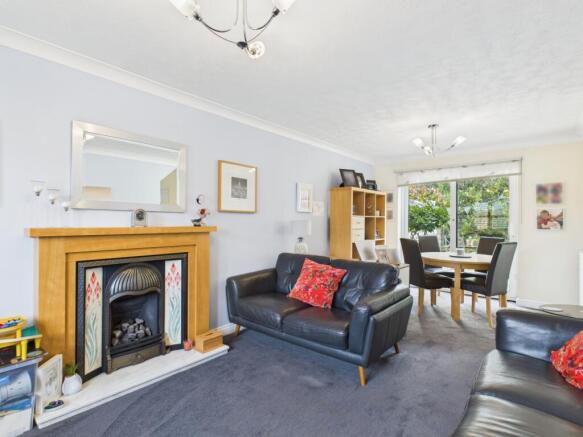 CAM03729G0-PR0133-STILL039