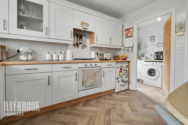 4 bed Detached for sale Image 7