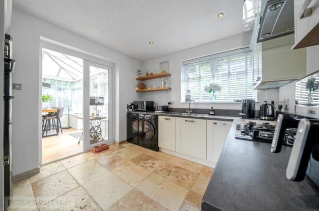 4 bed Semi-Detached Bungalow for sale Image 9
