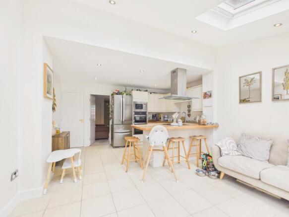 3 bed Semi-Detached for sale Image 7