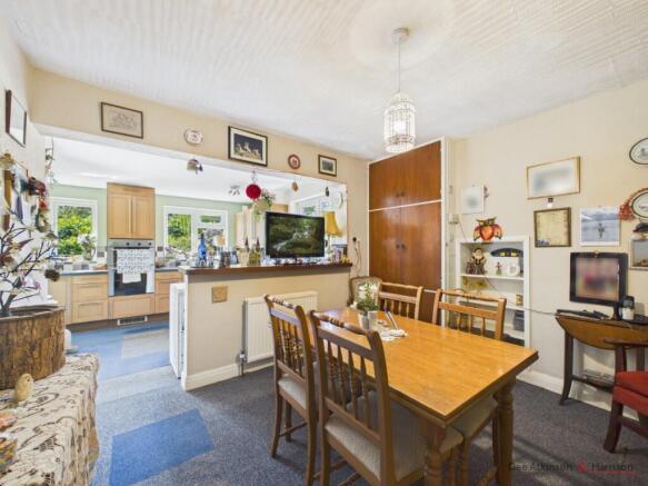 4 bed Detached Bungalow for sale Image 7