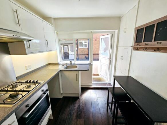 2 bed Flat for sale Image 5