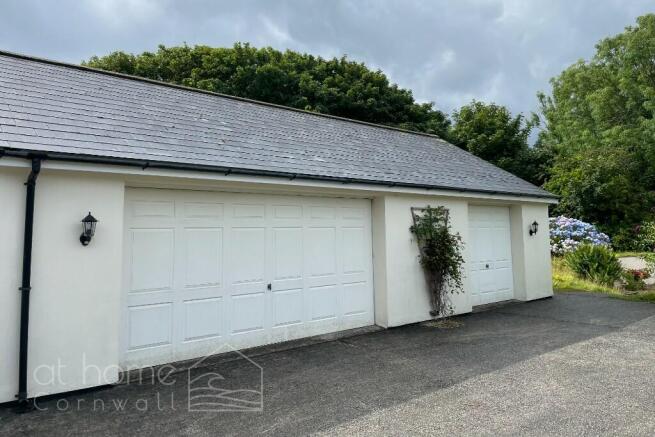 Detached Garage