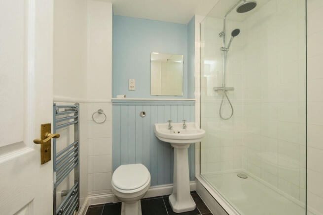 2 bed Apartment to rent Image 6