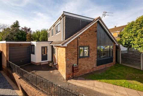 13 Myrtle Grove, Brewood, ST19 9HN