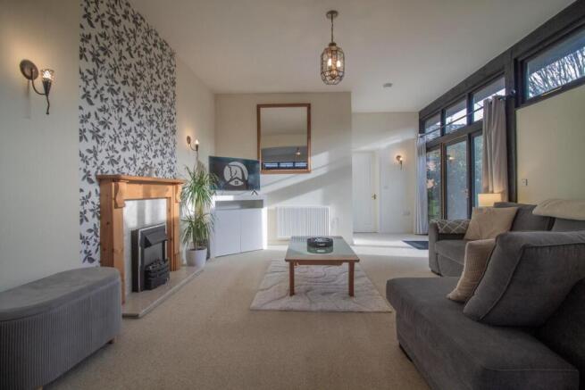2 Dovedon Mews, Whepstead [Sitting Room] 01.jpg